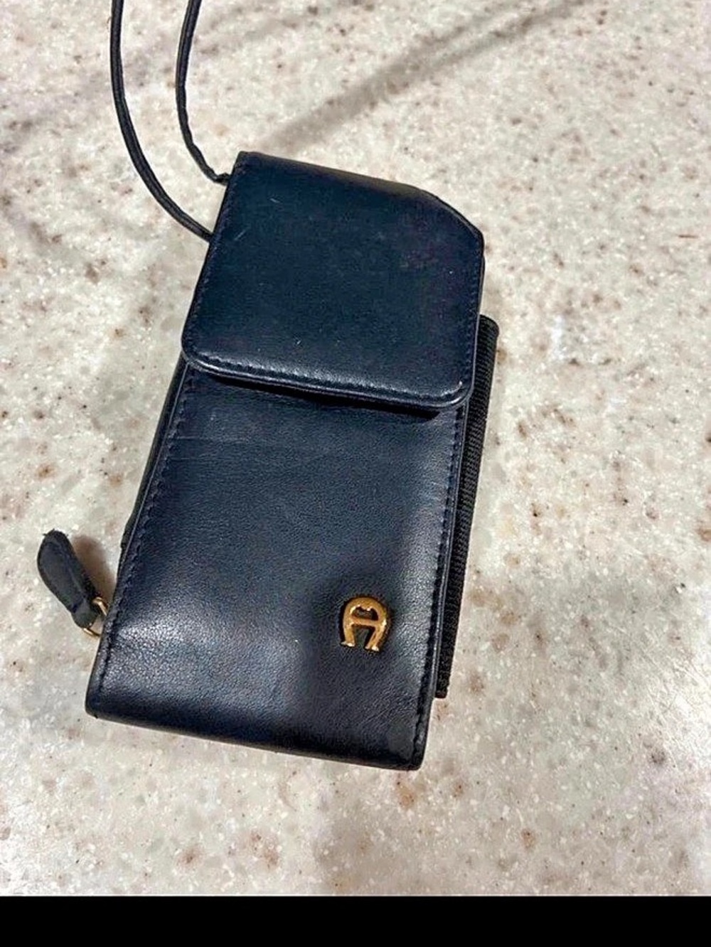Vintage 1990s Etienne Aigner black leather zip wallet/card holder